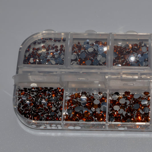 Diamantes de imitación marrones