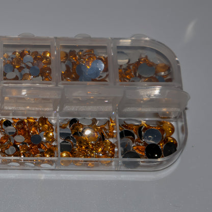 Diamantes de imitación dorados