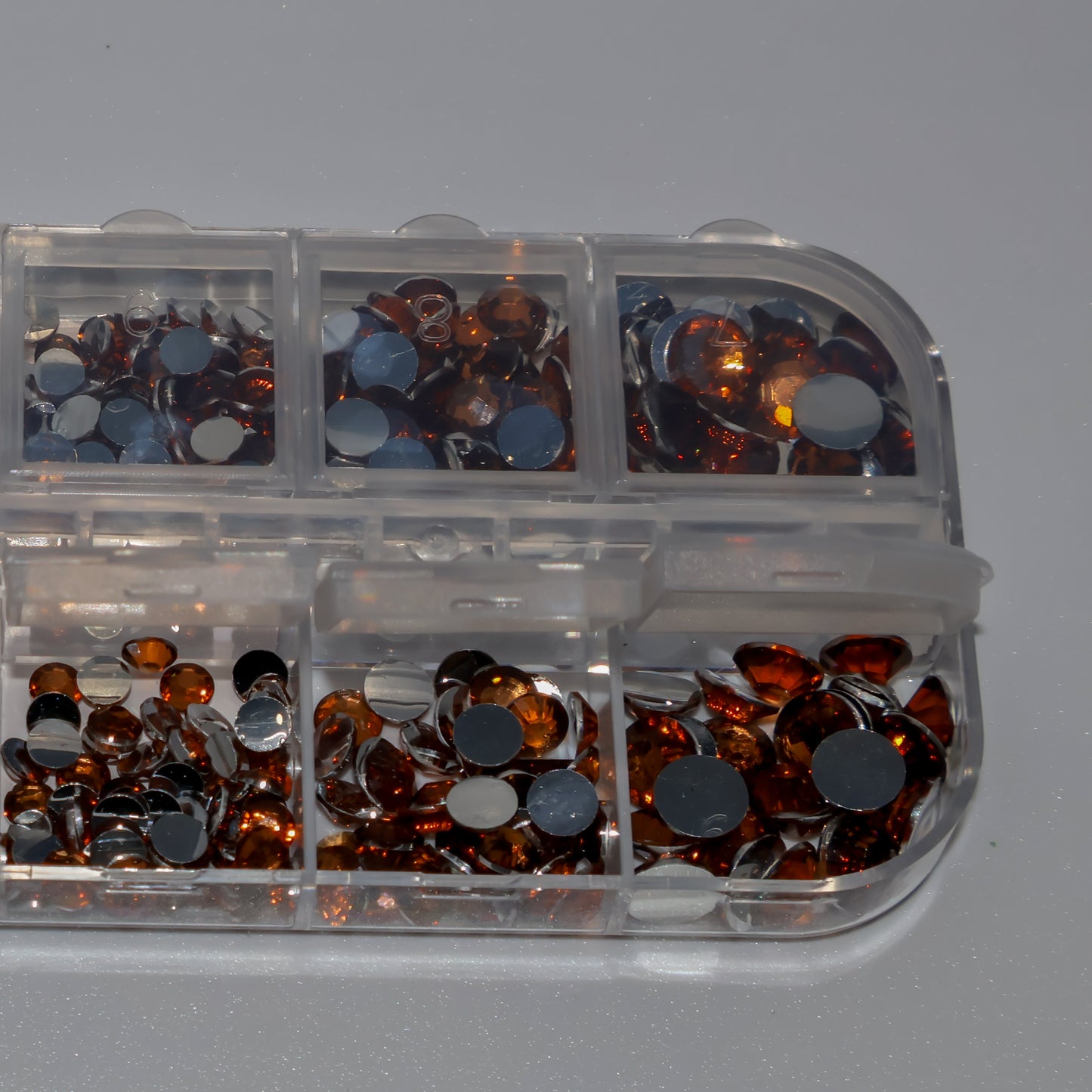 Diamantes de imitación marrones